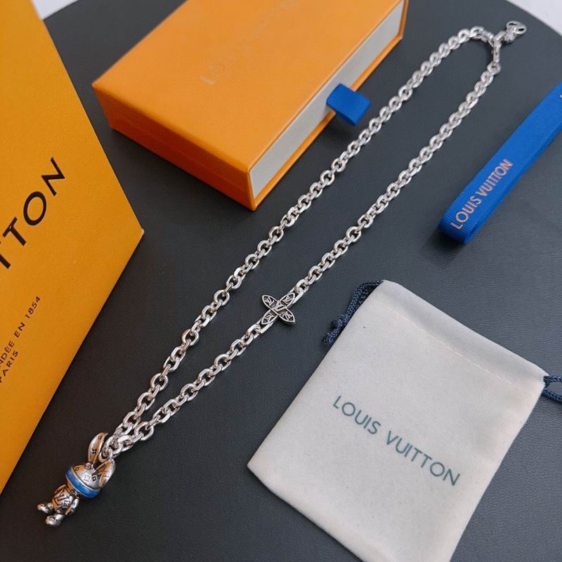 LV Necklace 02lyr12